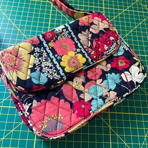 Gently used vera bradley happy crossbody bag
